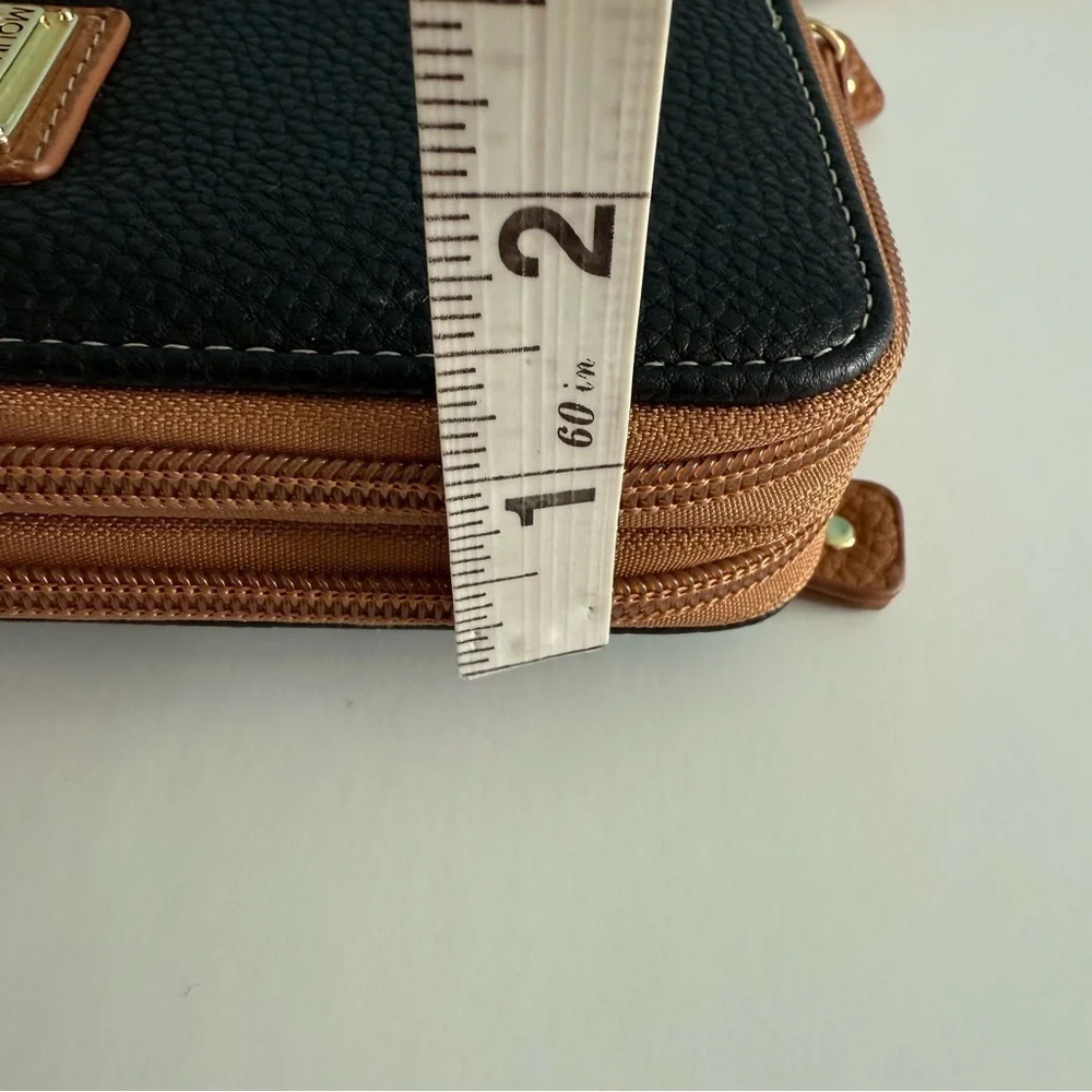Stone Mountain Pebble Leather Wristlet Wallet Black Brown Zip Closure SZ Large